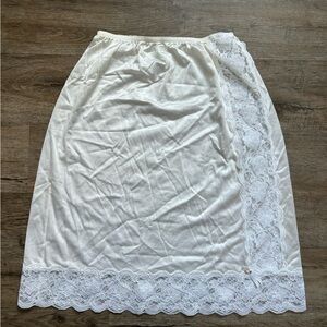 80s Lacey White Knee Length Half Slip